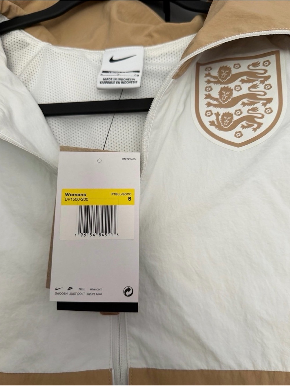 Nike England Women’s Windrunner-S-NWT - Picture 4 of 5
